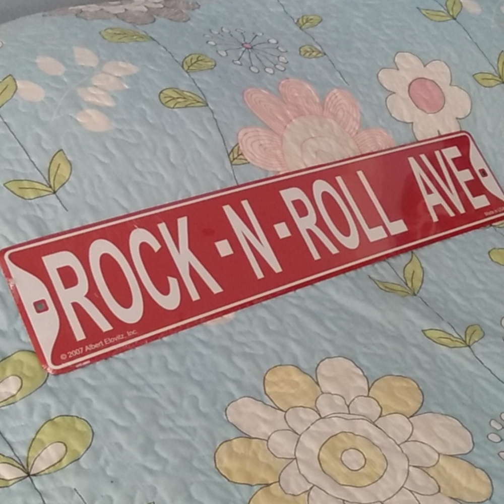 Rock and Roll Ave Medal Sign